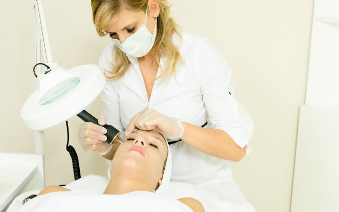 Enfermagem Estética: o que é como atuar nesse mercado? - Blog - Faculdade IDE | Mude O Seu Mundo! Enfermagem Estética: o que é como atuar nesse mercado? - Blog - Faculdade IDE | Mude O Seu Mundo!