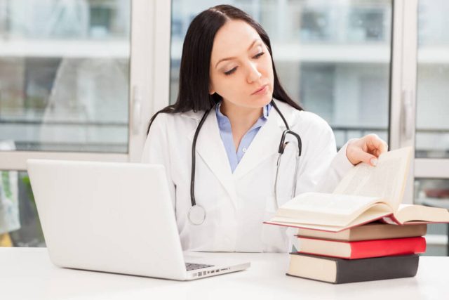 Especialização na área da saúde: qual a importância para um profissional?